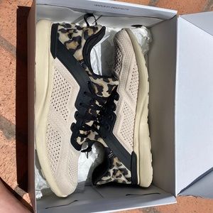 Athletic Propulsion Labs Women’s Techloom Tracer Size 8.5